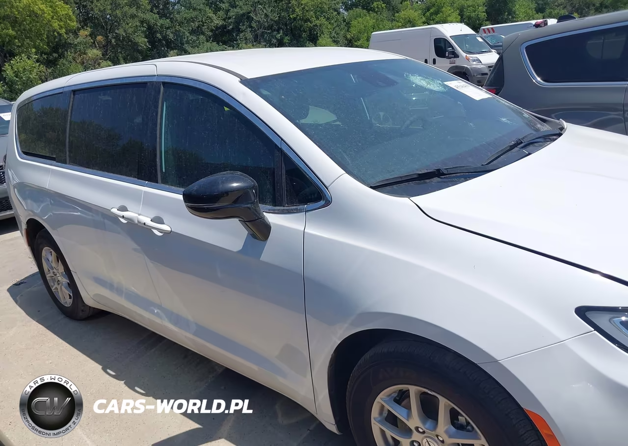 2025 Chrysler Pacifica Select VIN:2C4RC1BG0SR513188 - 13