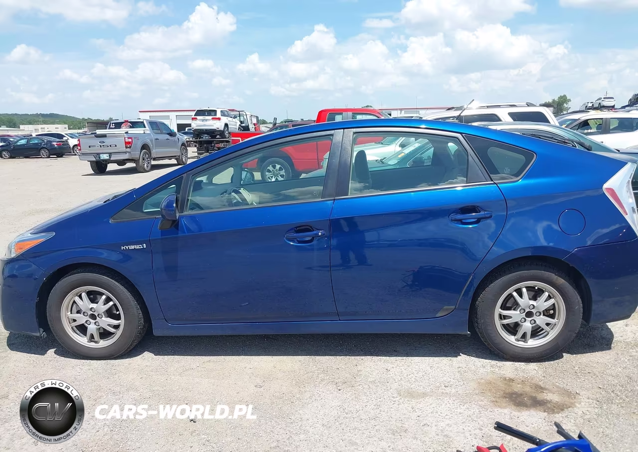 2011 Toyota Prius Two VIN:JTDKN3DU6B1435742 - 14