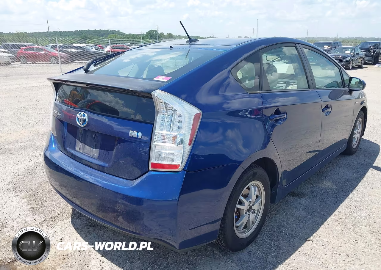 2011 Toyota Prius Two VIN:JTDKN3DU6B1435742 - 4