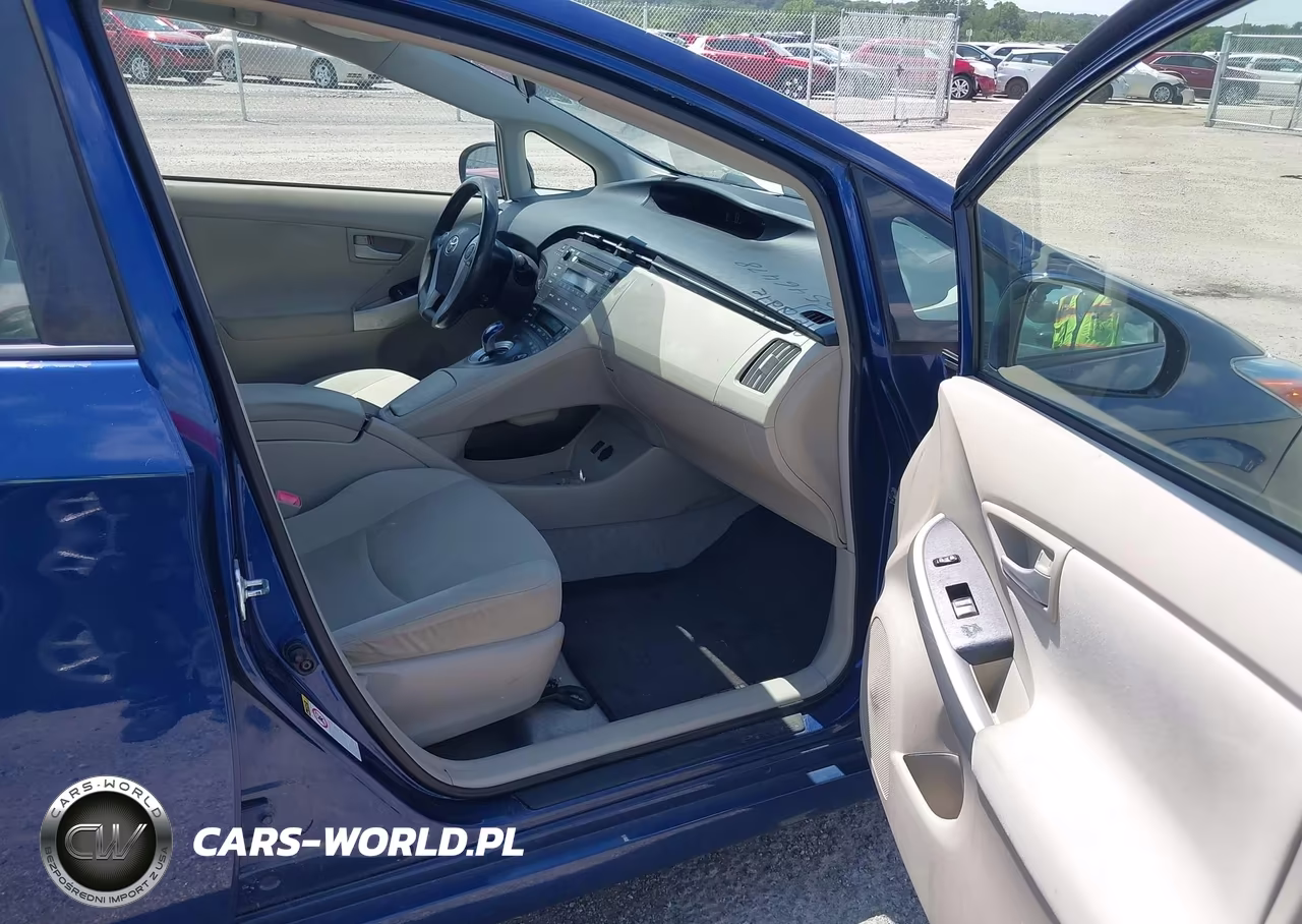 2011 Toyota Prius Two VIN:JTDKN3DU6B1435742 - 5