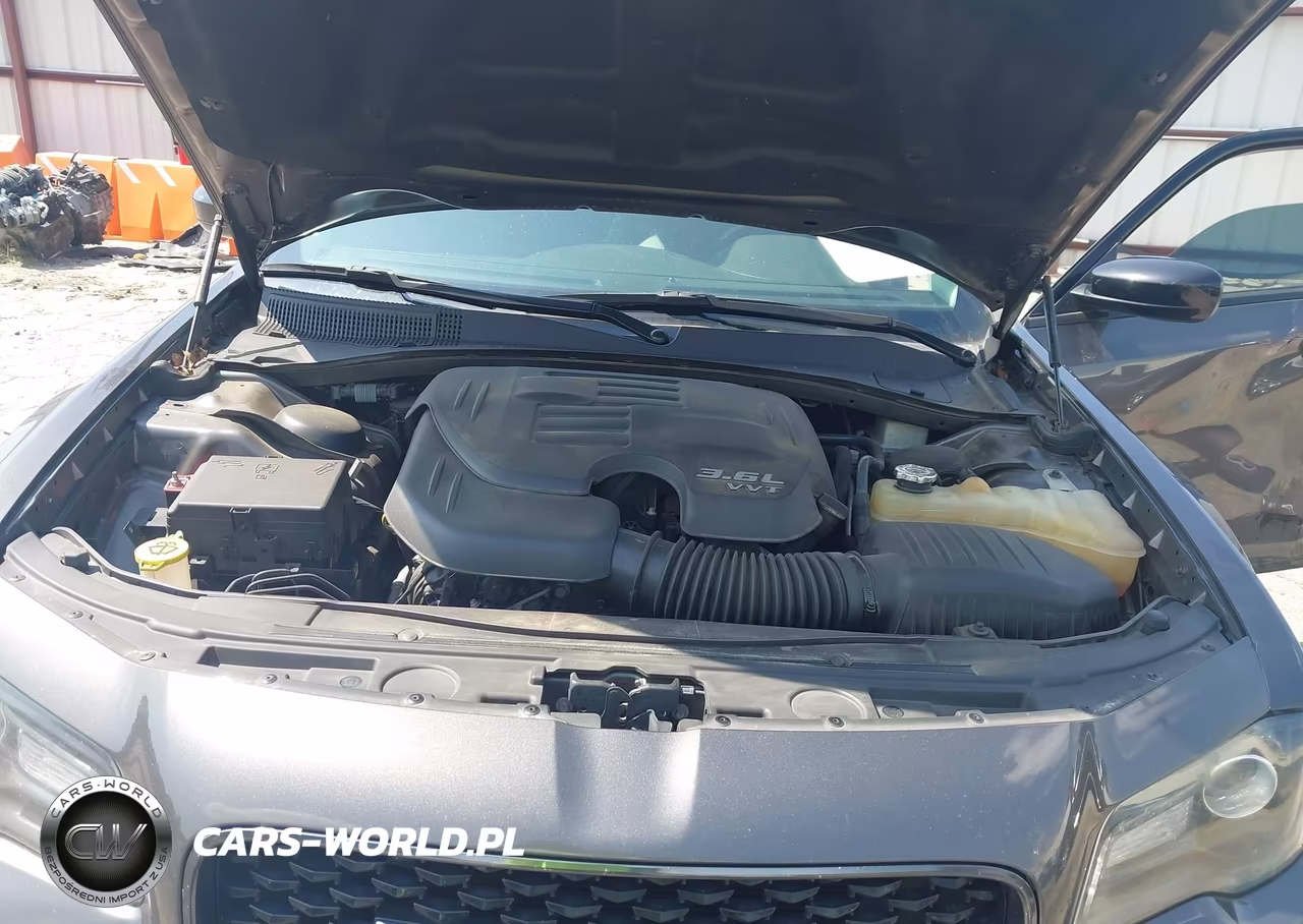 2019 Chrysler 300 Touring VIN:2C3CCAAG1KH746109 - 10