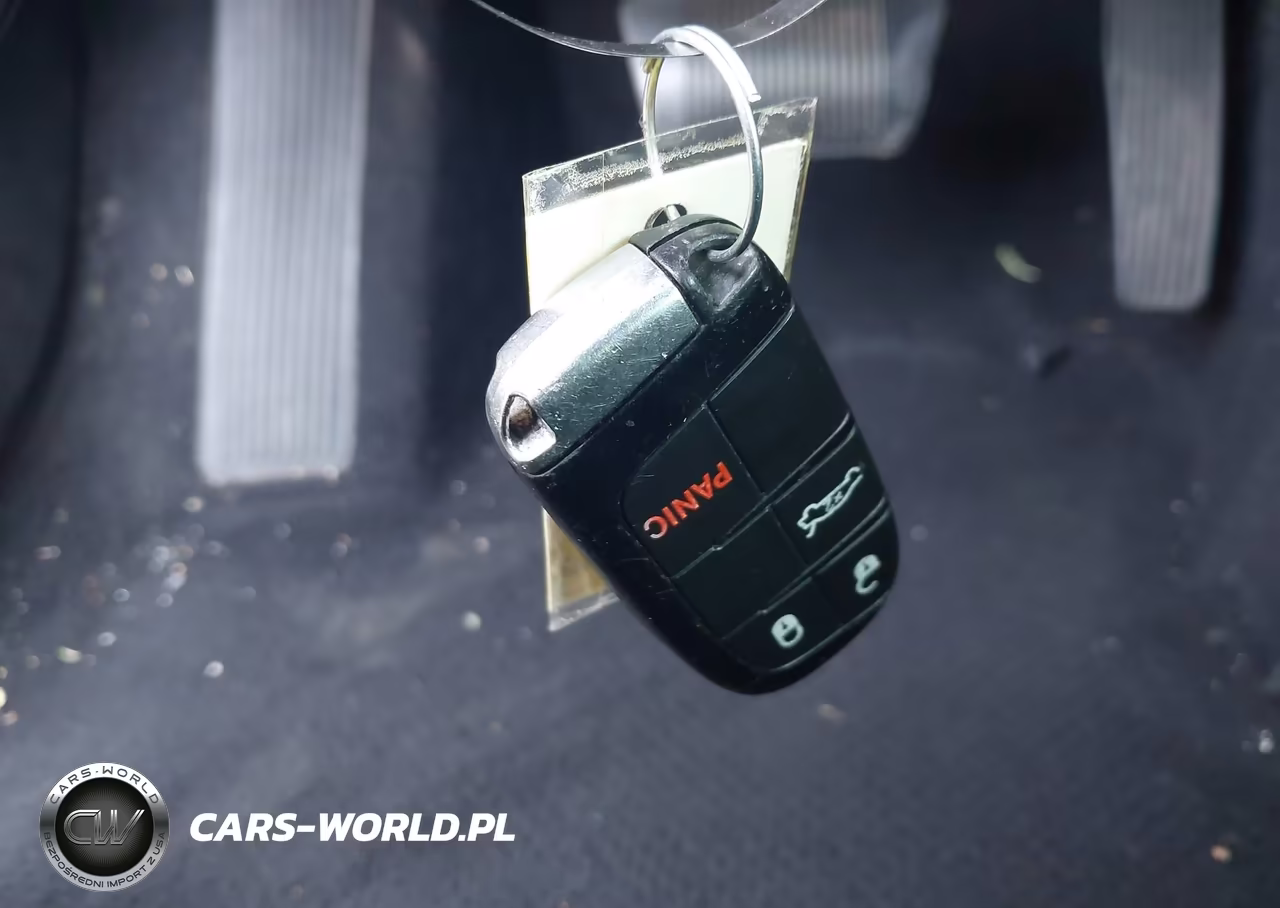 2019 Chrysler 300 Touring VIN:2C3CCAAG1KH746109 - 11