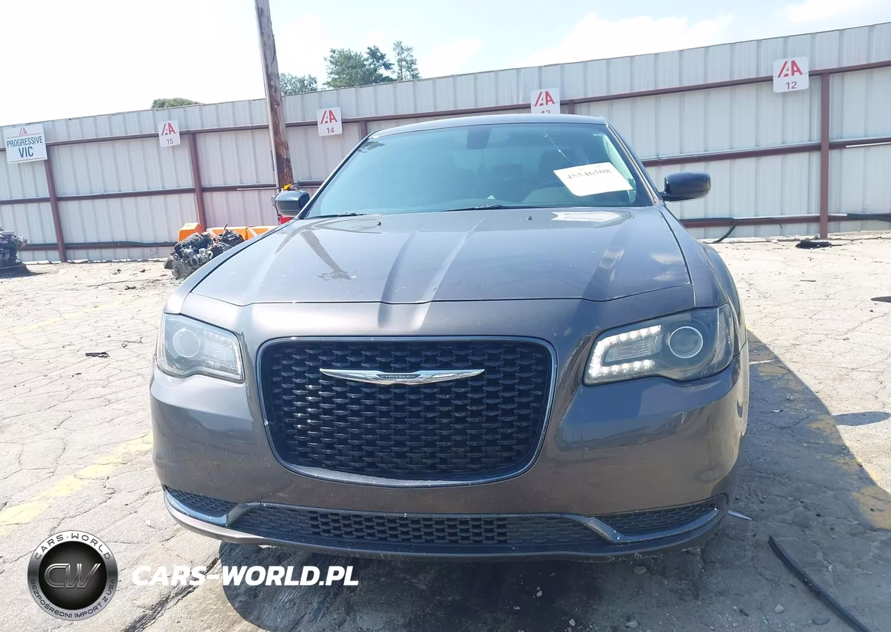 2019 Chrysler 300 Touring VIN:2C3CCAAG1KH746109 - 12