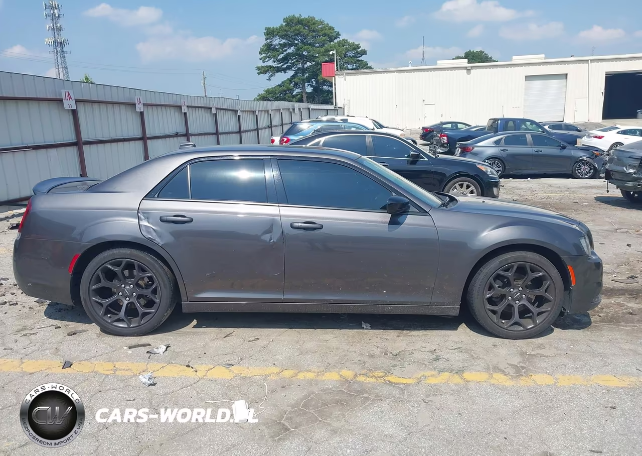 2019 Chrysler 300 Touring VIN:2C3CCAAG1KH746109 - 13