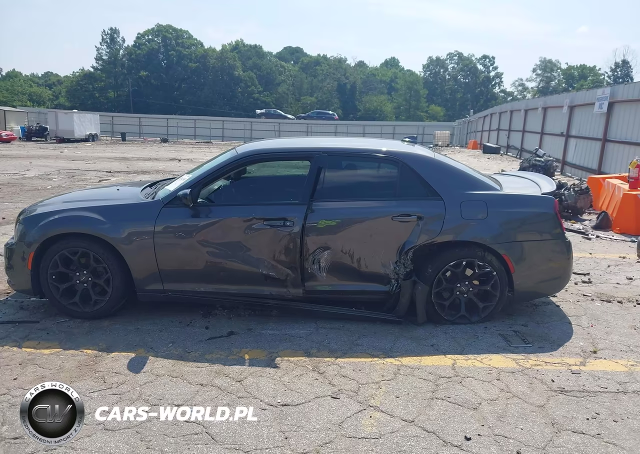 2019 Chrysler 300 Touring VIN:2C3CCAAG1KH746109 - 14