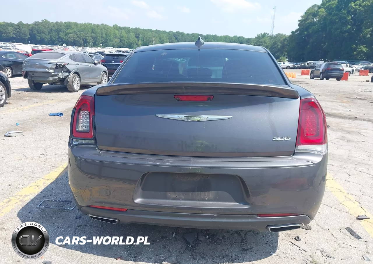 2019 Chrysler 300 Touring VIN:2C3CCAAG1KH746109 - 16