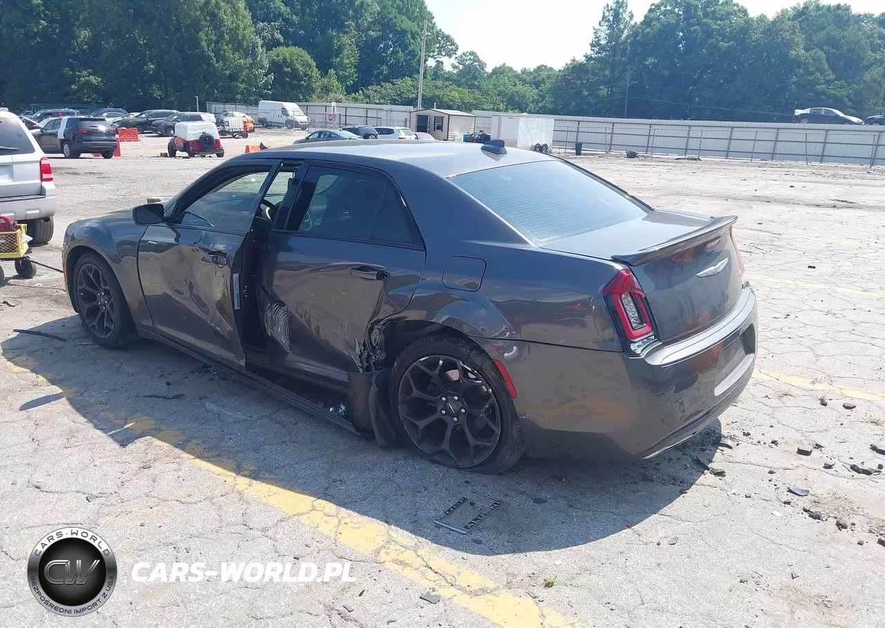2019 Chrysler 300 Touring VIN:2C3CCAAG1KH746109 - 3