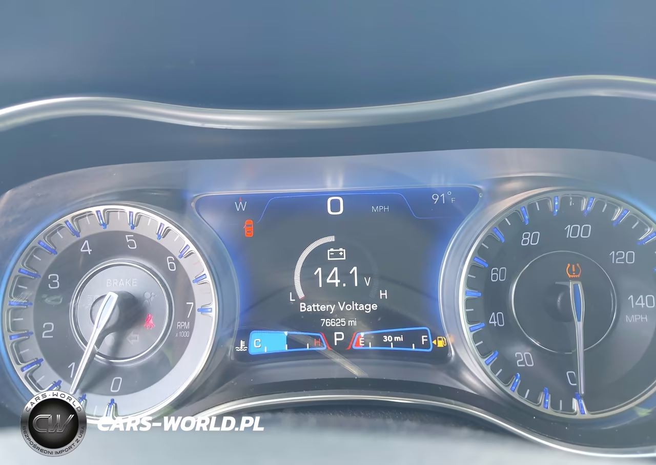 2019 Chrysler 300 Touring VIN:2C3CCAAG1KH746109 - 7