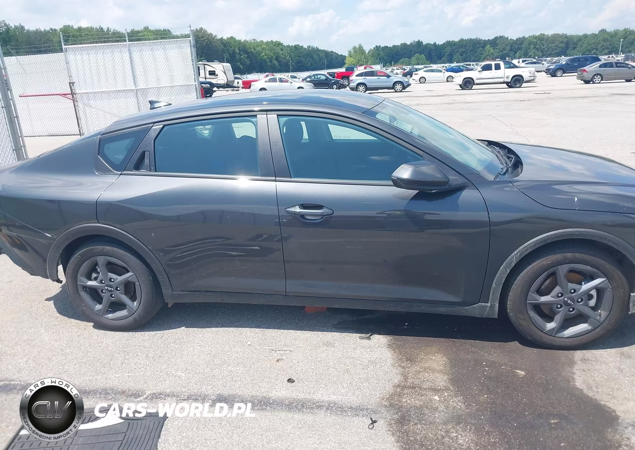 2025 Kia K4 Lxs VIN:3KPFT4DE2SE228977 - 13