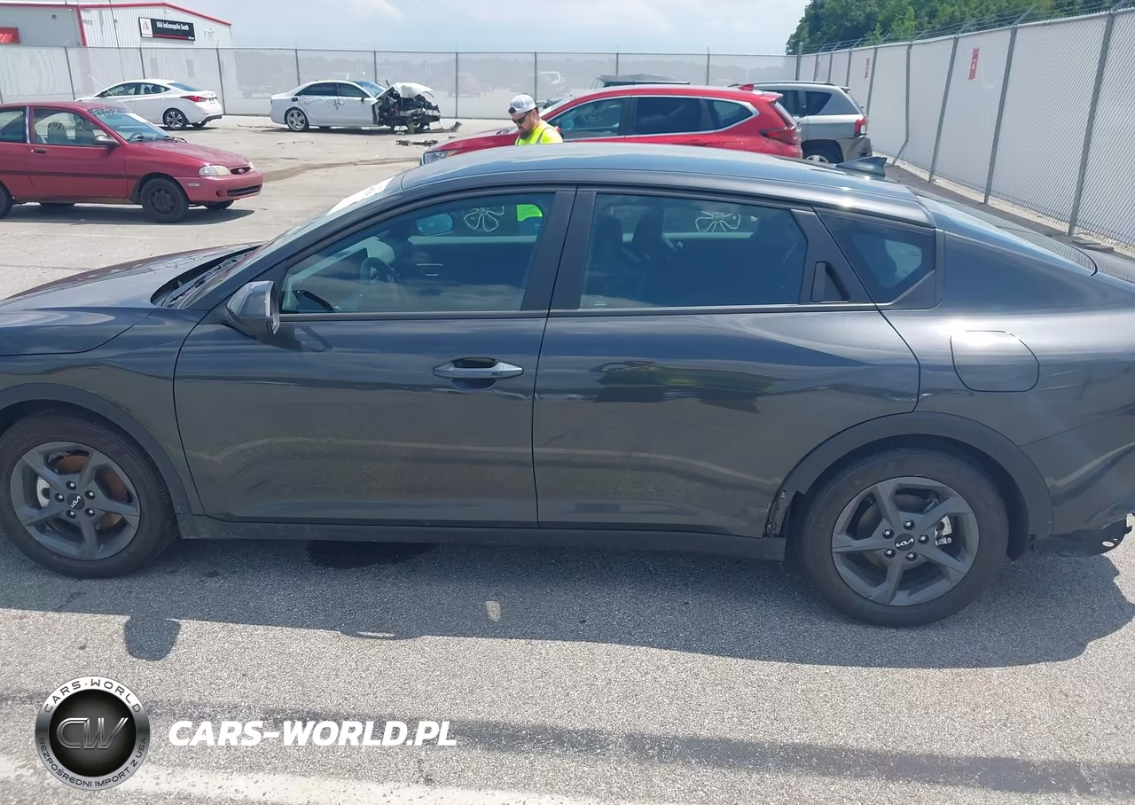 2025 Kia K4 Lxs VIN:3KPFT4DE2SE228977 - 14