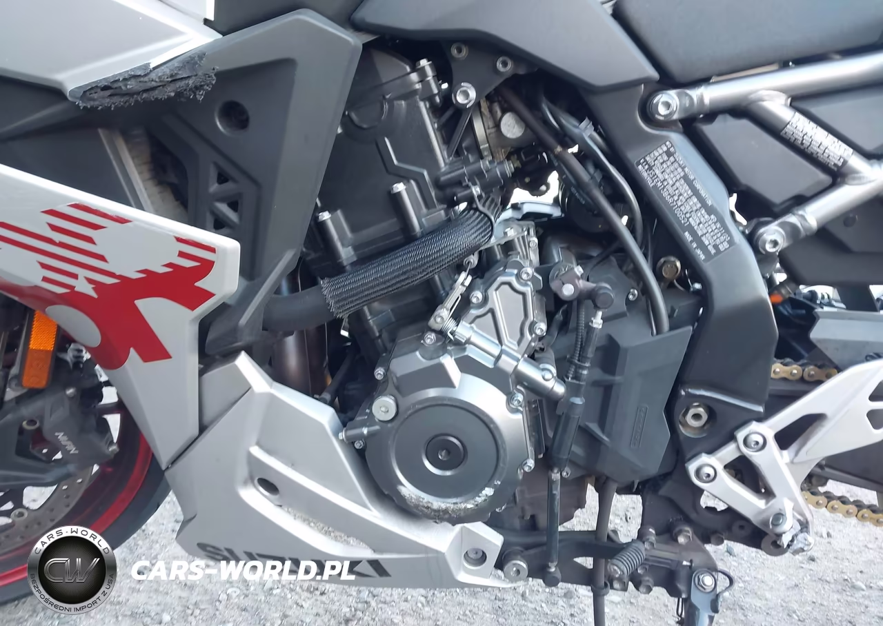 2024 Suzuki Gsx800 F VIN:JS1EM13B6R7100521 - 9