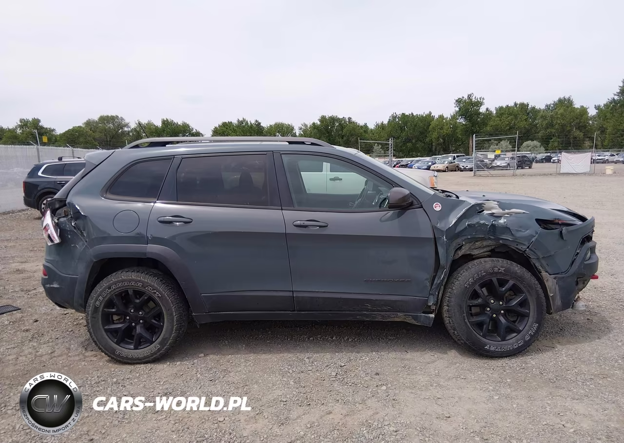 2015 Jeep Cherokee Trailhawk VIN:1C4PJMBS6FW752017 - 13