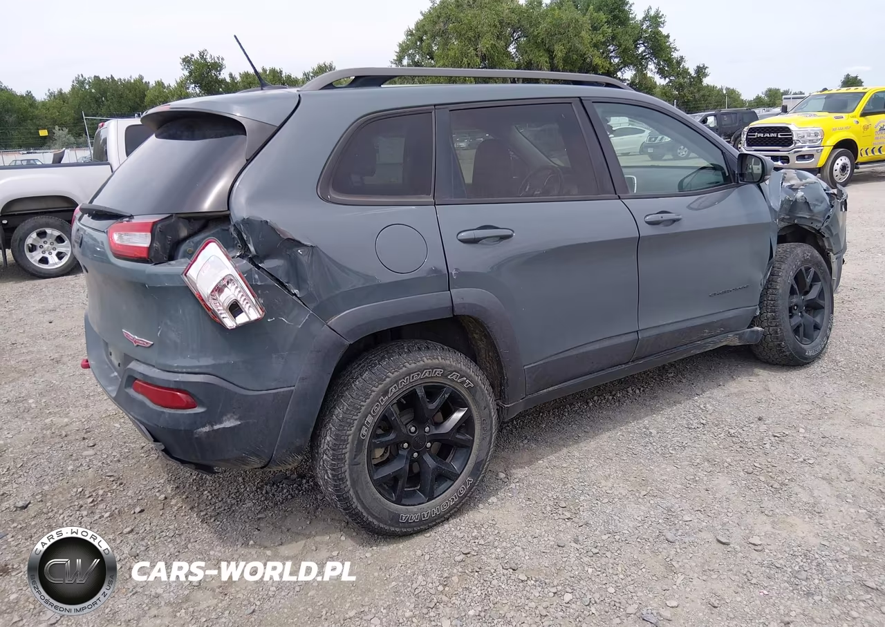 2015 Jeep Cherokee Trailhawk VIN:1C4PJMBS6FW752017 - 4