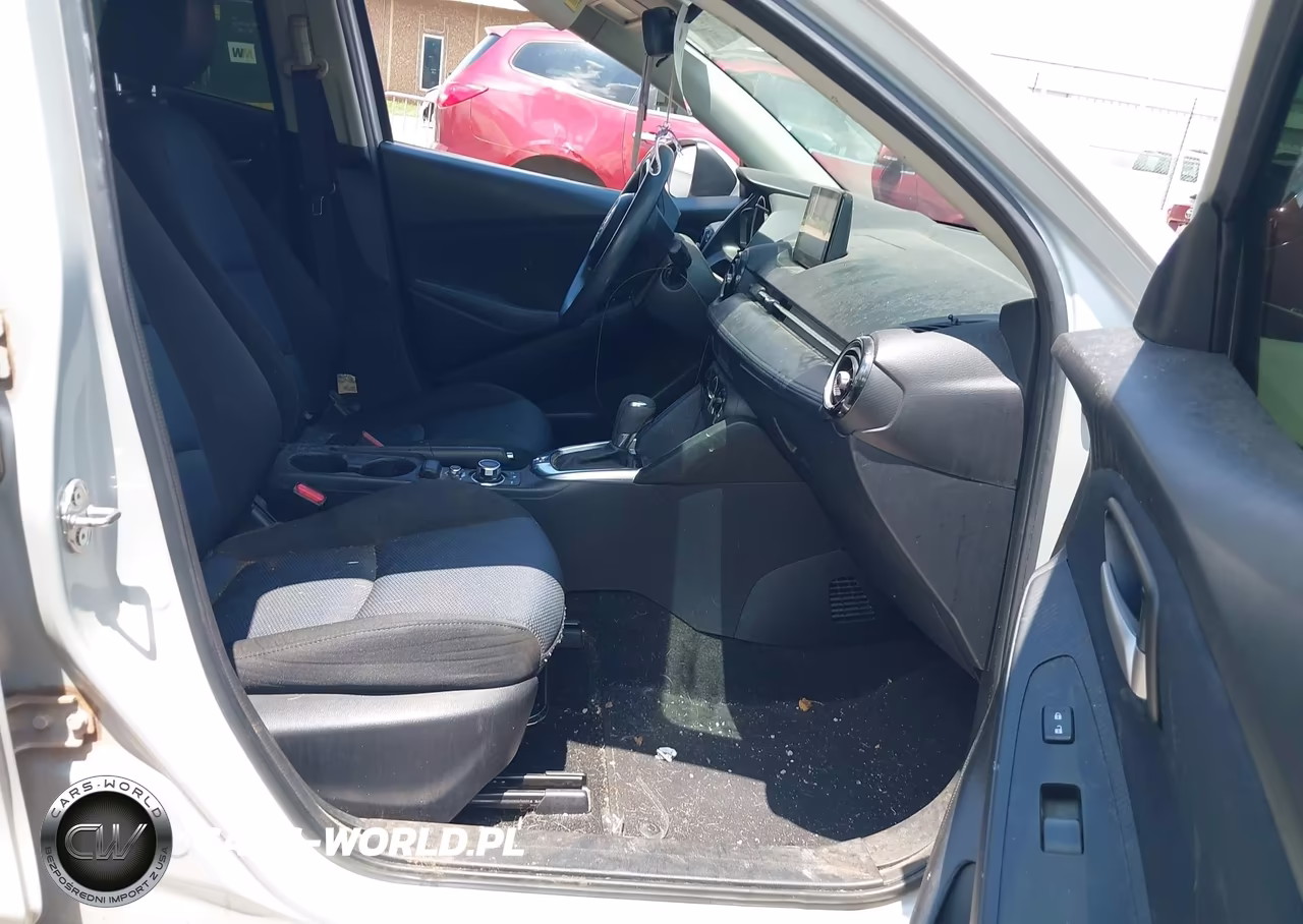 2020 Toyota Yaris Le VIN:3MYDLBYV4LY709997 - 5