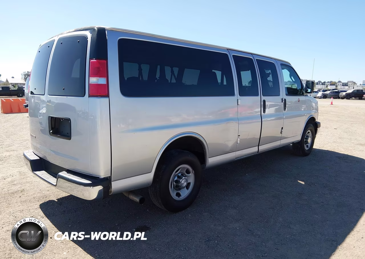 2017 Chevrolet Express 3500 Lt VIN:1GAZGPFF2H1273365 - 4
