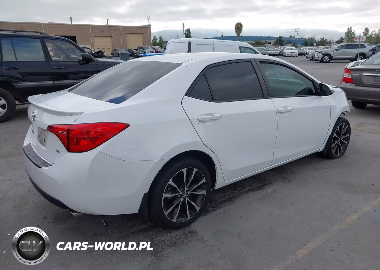 2018 Toyota Corolla Se VIN:2T1BURHE1JC051743 - 4