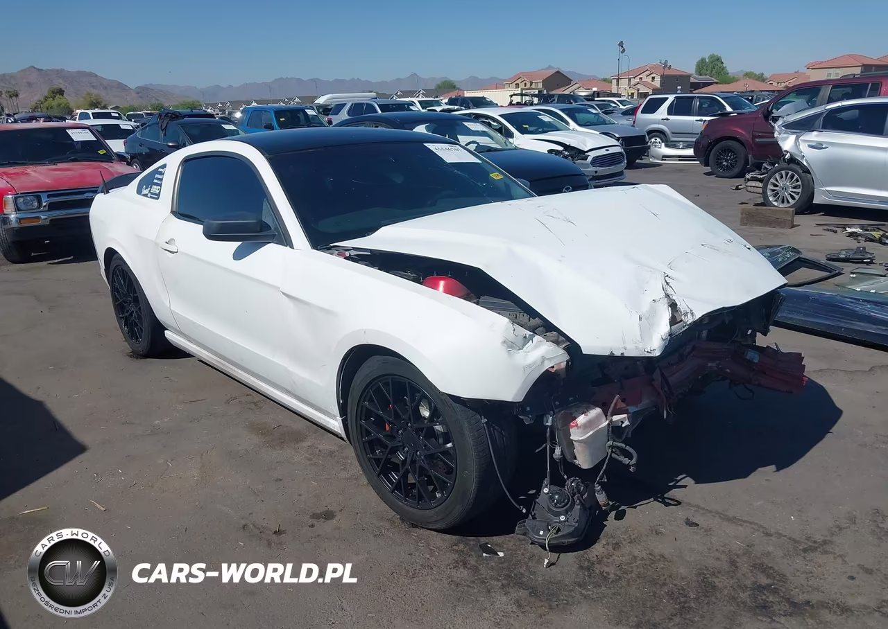 2013 Ford Mustang V6-V6 Premium