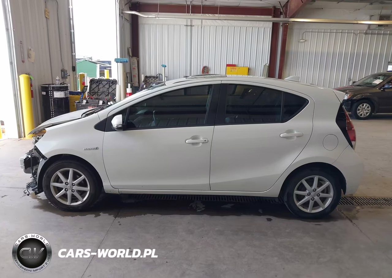 2015 Toyota Prius C Four VIN:JTDKDTB39F1111543 - 12
