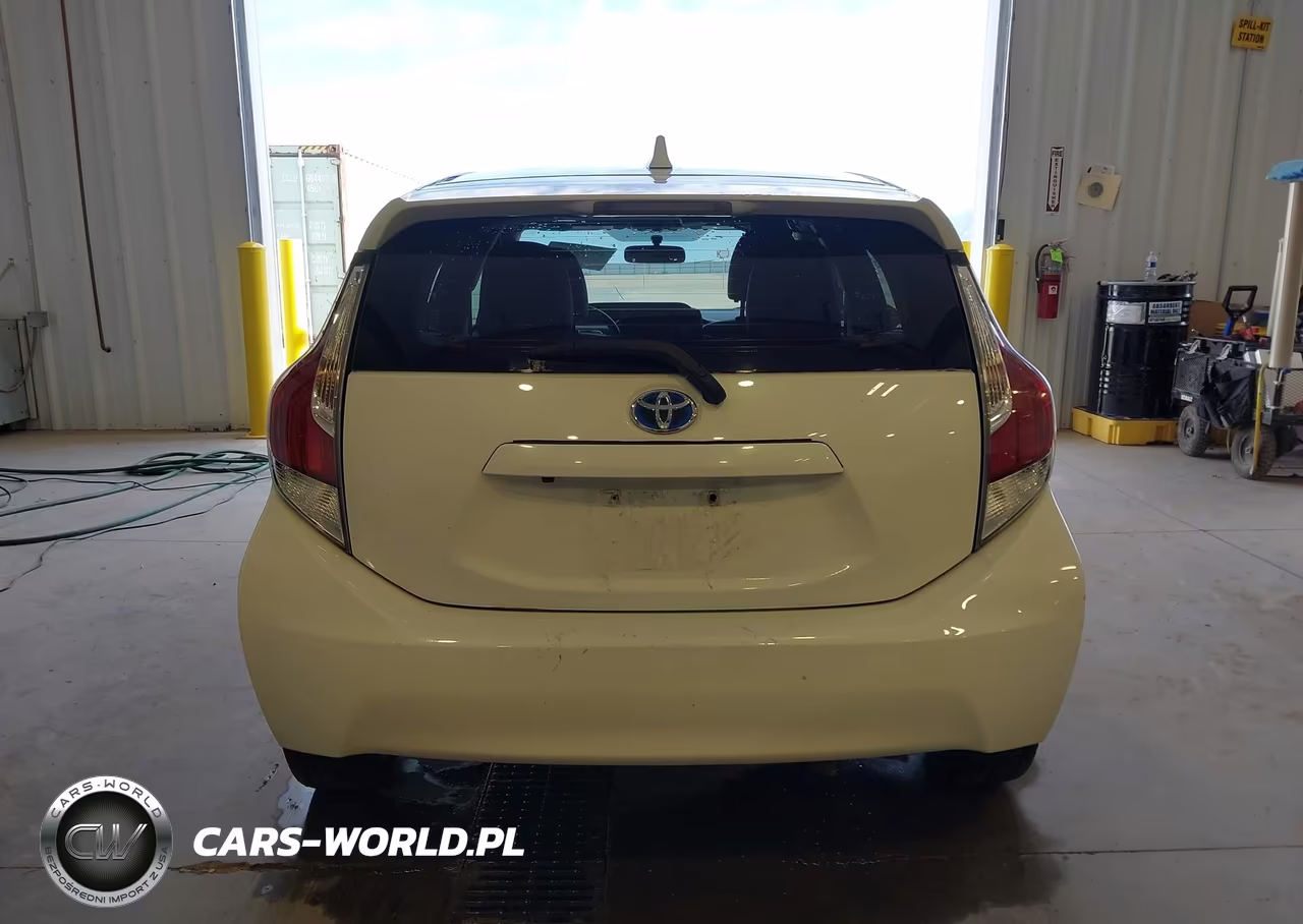 2015 Toyota Prius C Four VIN:JTDKDTB39F1111543 - 14