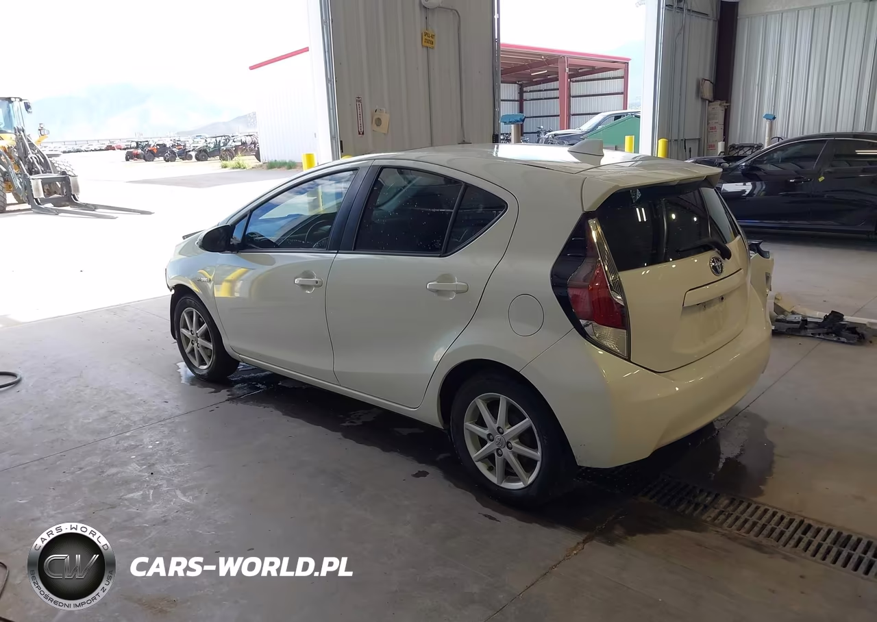 2015 Toyota Prius C Four VIN:JTDKDTB39F1111543 - 3