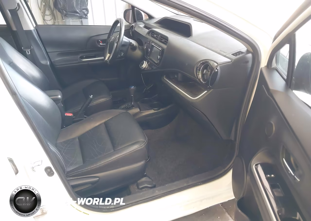 2015 Toyota Prius C Four VIN:JTDKDTB39F1111543 - 5