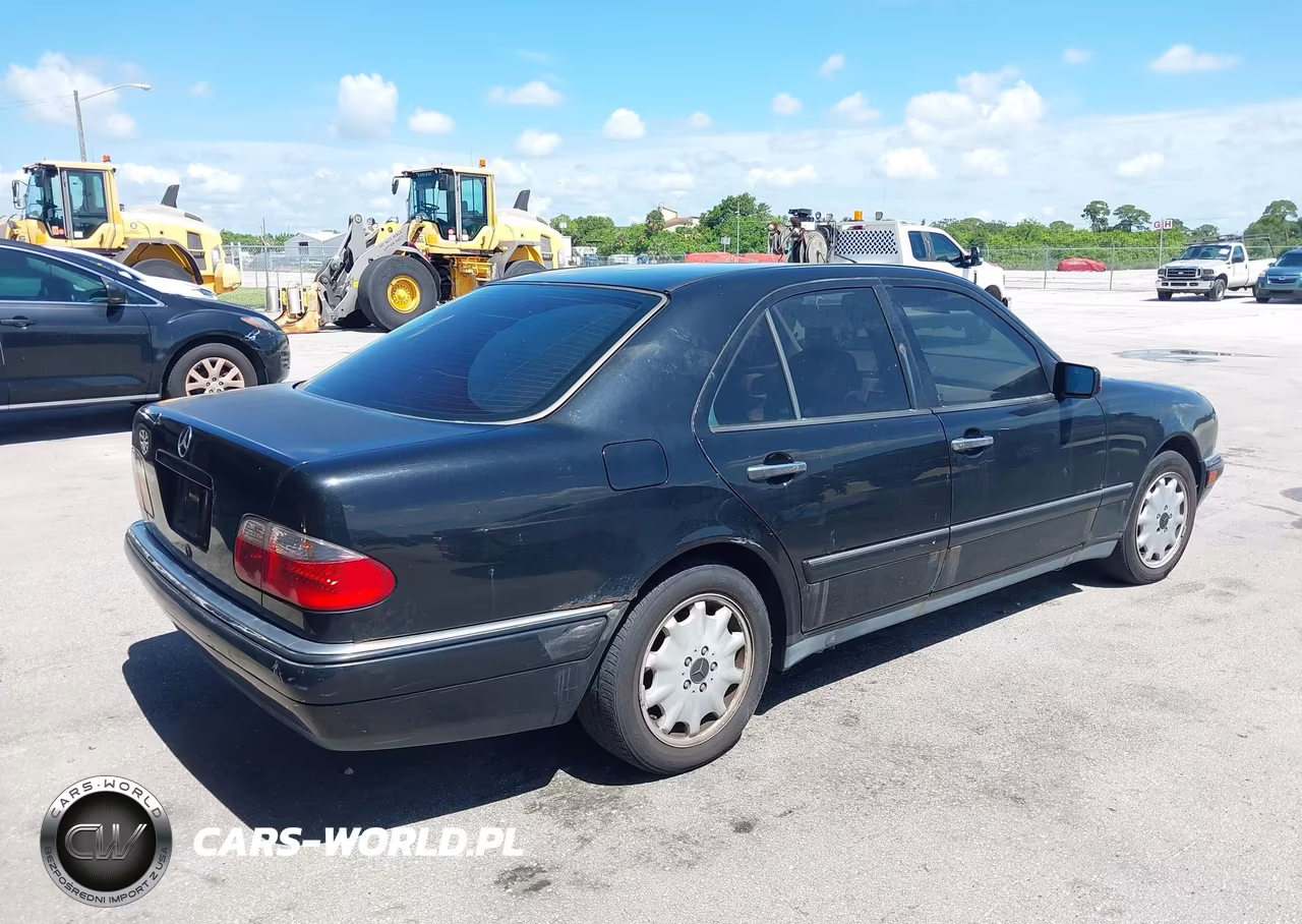 1999 Mercedes-Benz E 320 VIN:WDBJF65H4XA833887 - 4