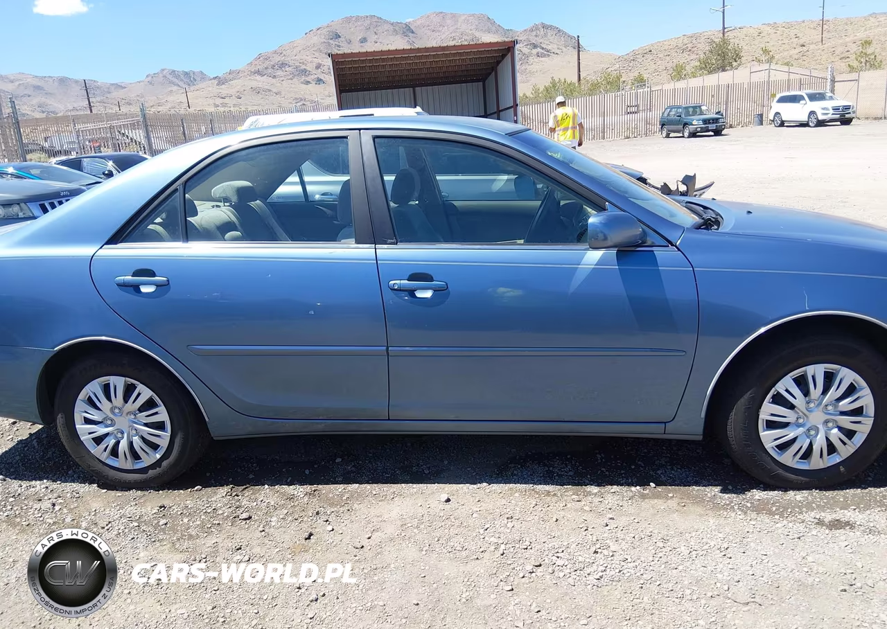 2004 Toyota Camry Le VIN:JTDBE32K640260337 - 13