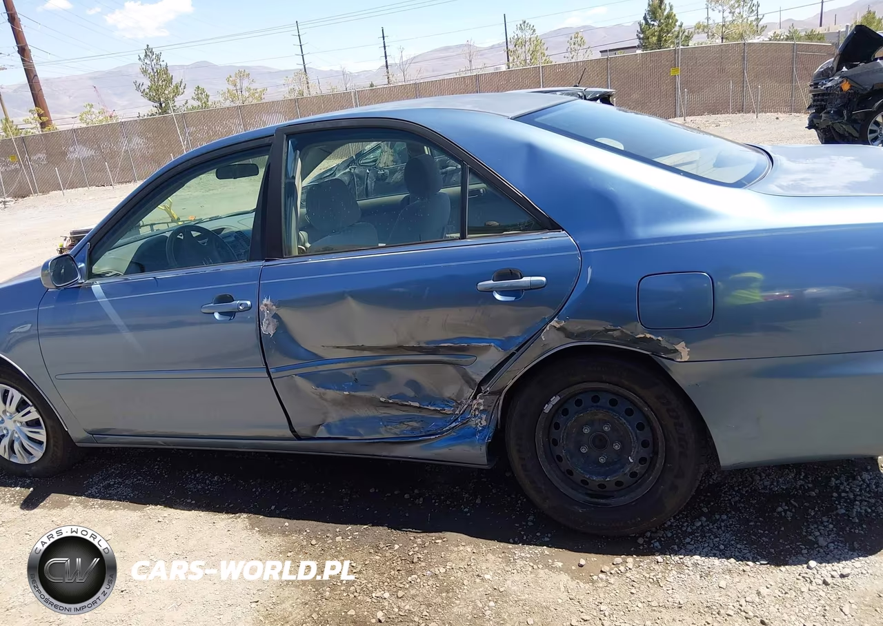 2004 Toyota Camry Le VIN:JTDBE32K640260337 - 14