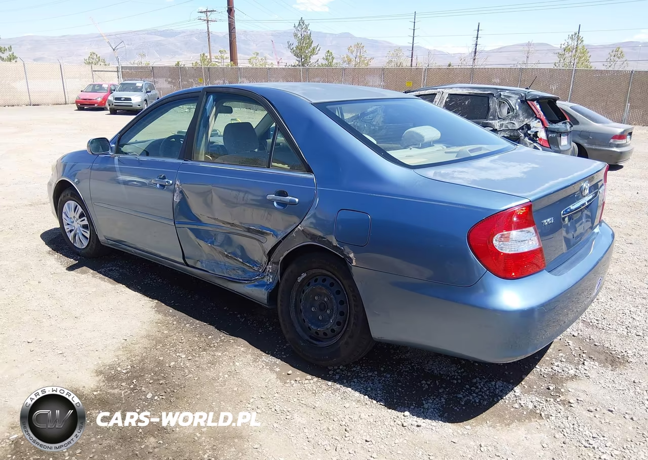 2004 Toyota Camry Le VIN:JTDBE32K640260337 - 3