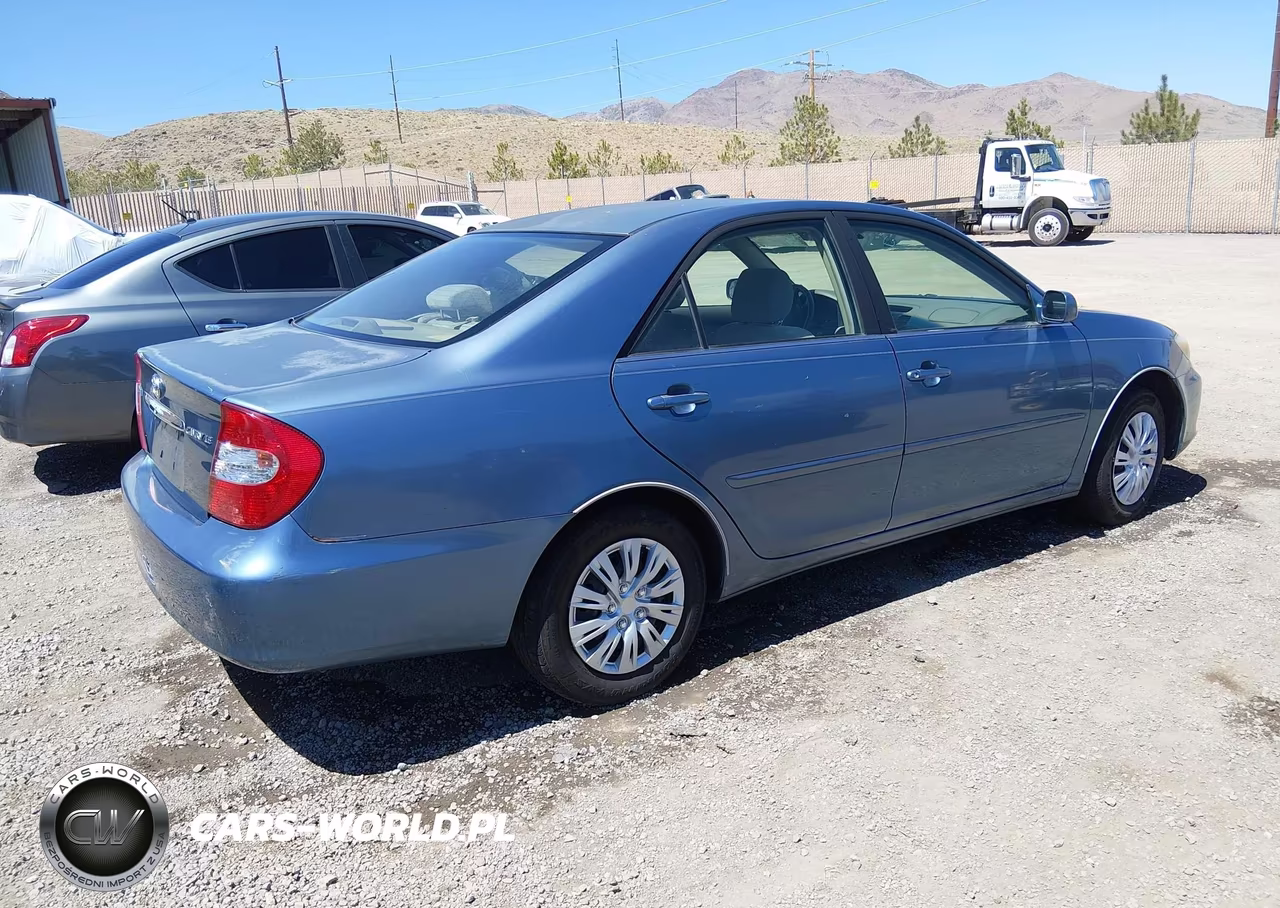 2004 Toyota Camry Le VIN:JTDBE32K640260337 - 4