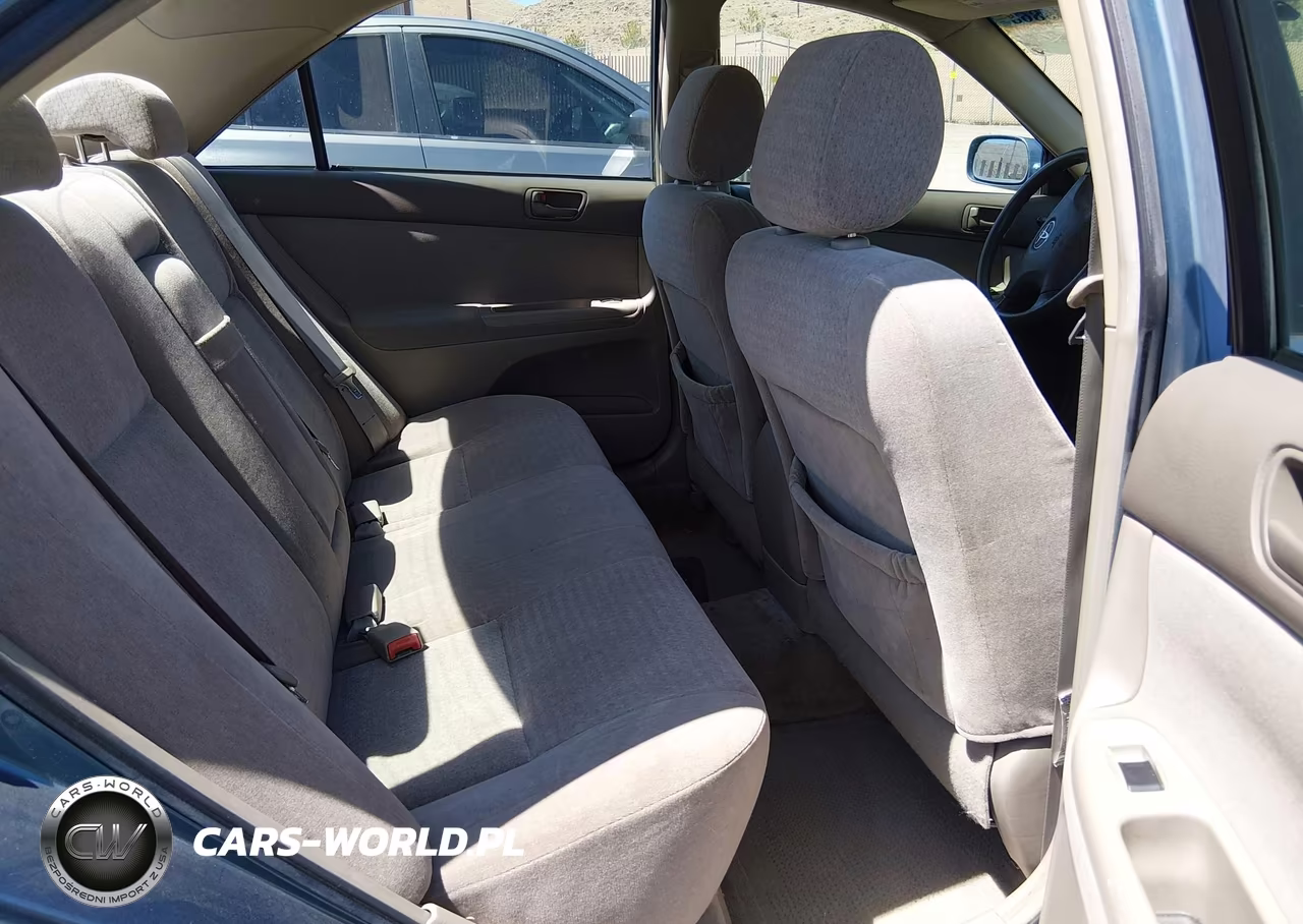 2004 Toyota Camry Le VIN:JTDBE32K640260337 - 8