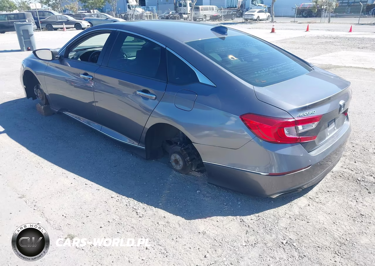 2018 Honda Accord Touring VIN:1HGCV1F90JA060092 - 3