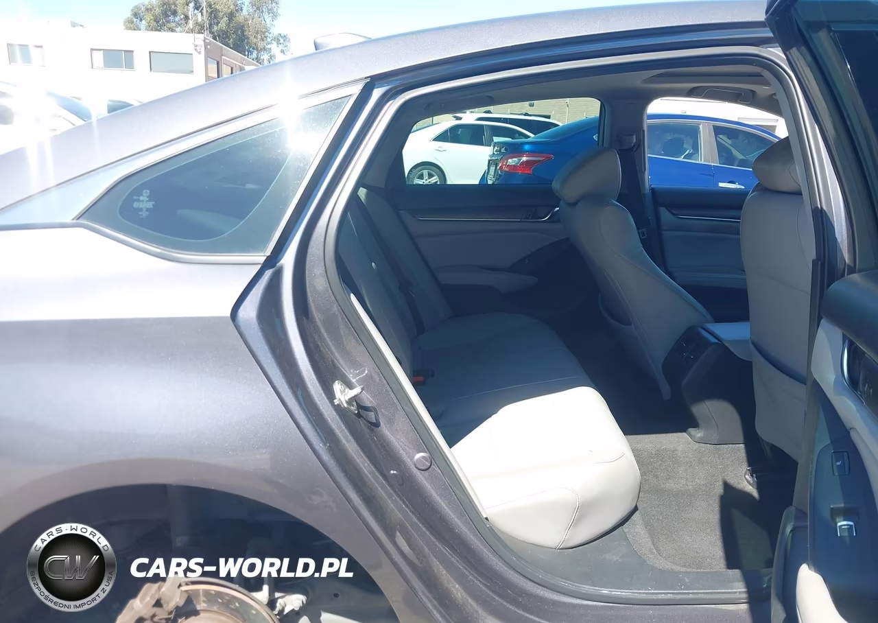 2018 Honda Accord Touring VIN:1HGCV1F90JA060092 - 8