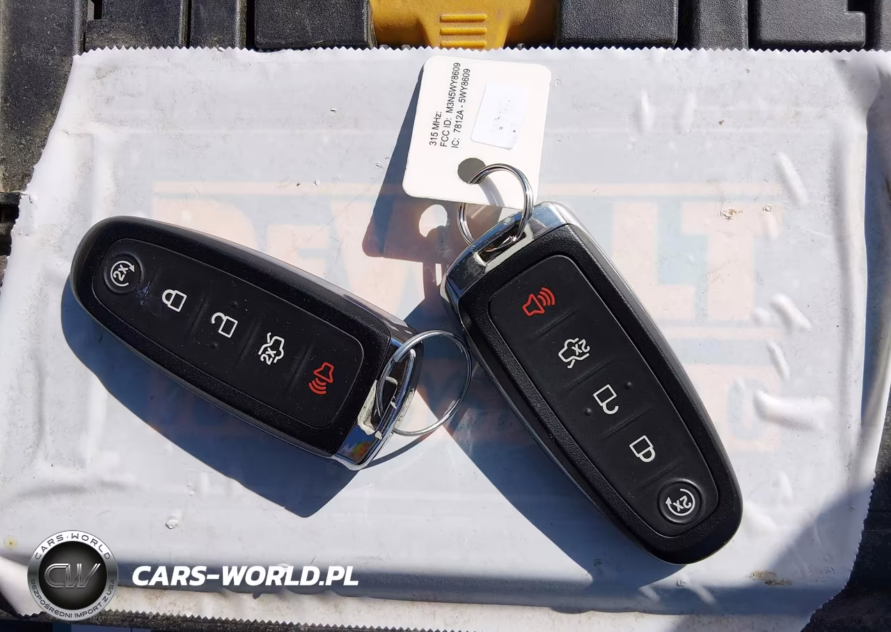 2013 Ford Focus Titanium VIN:1FADP3N23DL226956 - 11