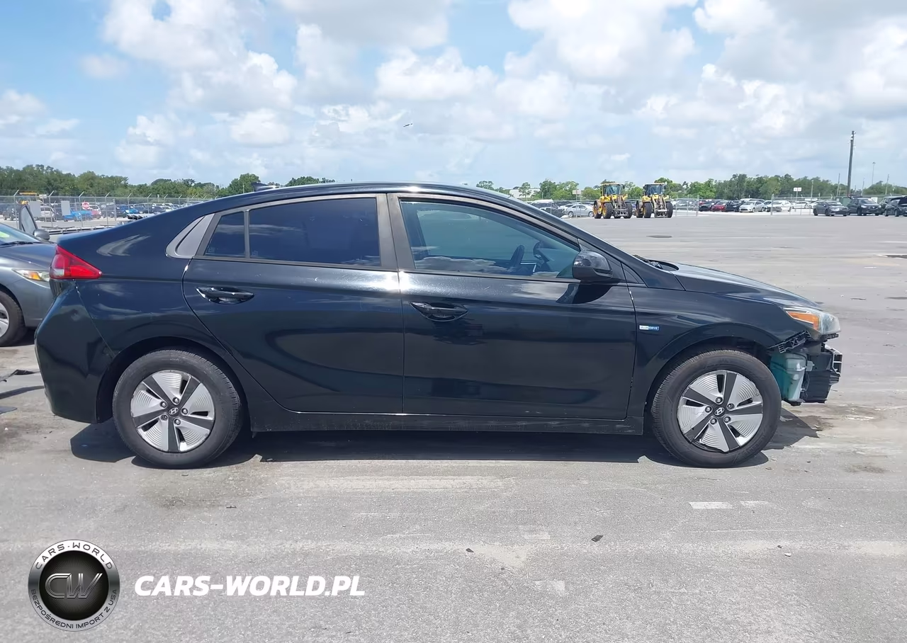 2017 Hyundai Ioniq Hybrid Blue VIN:KMHC65LC1HU027688 - 13