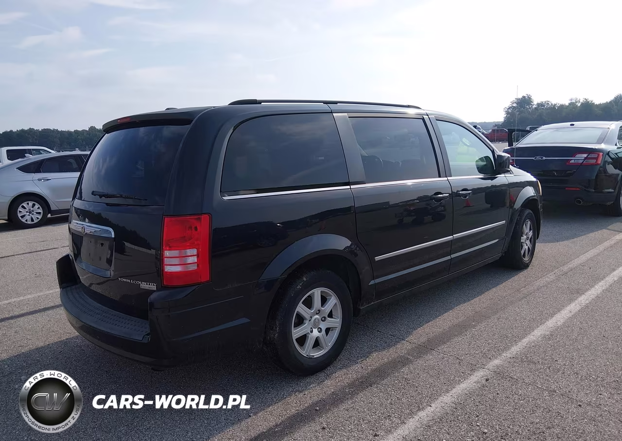 2010 Chrysler Town & Country Touring VIN:2A4RR5D11AR300936 - 4