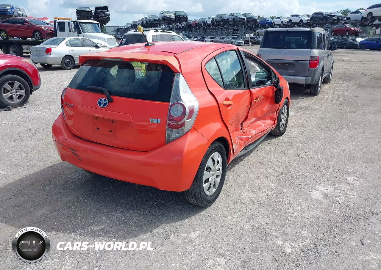 2012 Toyota Prius C Three VIN:JTDKDTB36C1000654 - 4