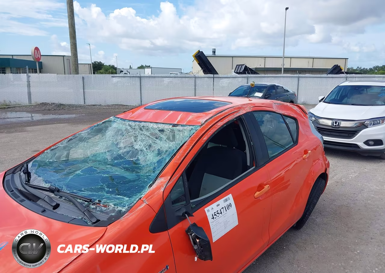 2012 Toyota Prius C Three VIN:JTDKDTB36C1000654 - 6
