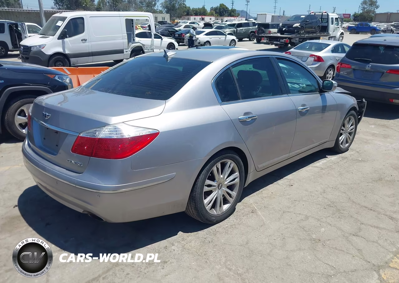 2011 Hyundai Genesis 3.8 VIN:KMHGC4DE0BU140401 - 4