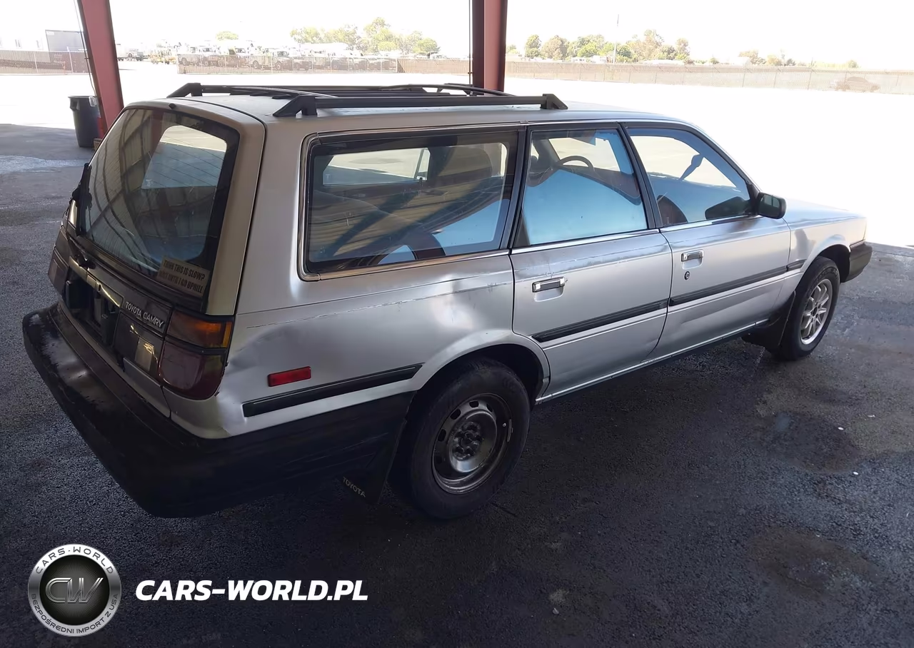 1989 Toyota Camry Dlx VIN:JT2SV21W3K0296703 - 4