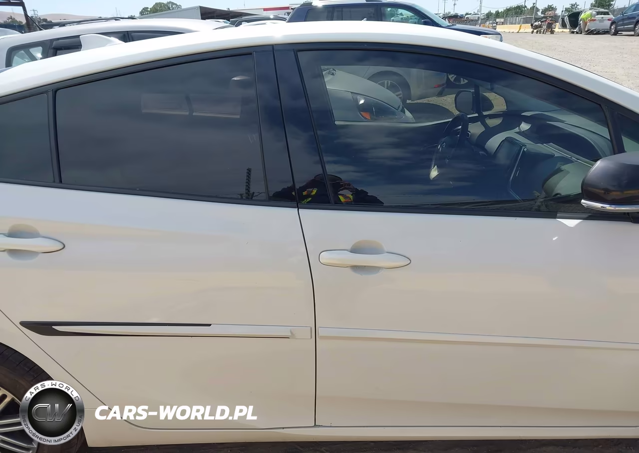 2018 Toyota Prius Prime Premium VIN:JTDKARFP7J3100708 - 13