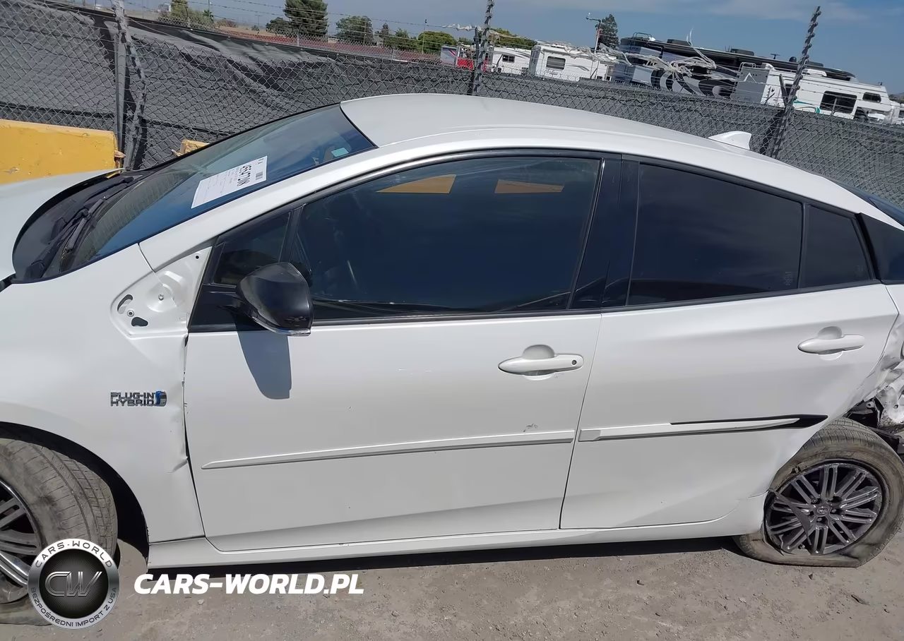 2018 Toyota Prius Prime Premium VIN:JTDKARFP7J3100708 - 14