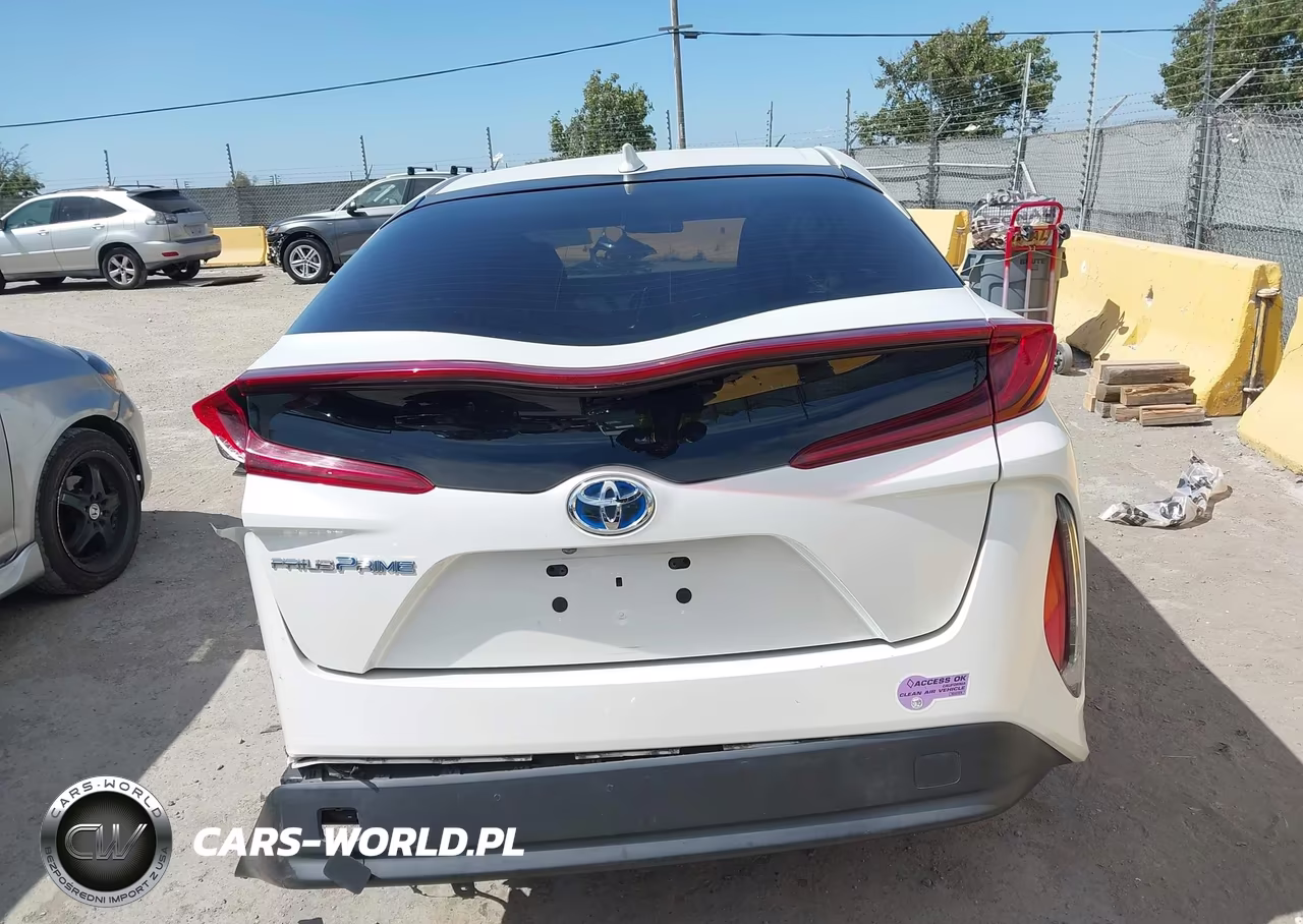2018 Toyota Prius Prime Premium VIN:JTDKARFP7J3100708 - 16