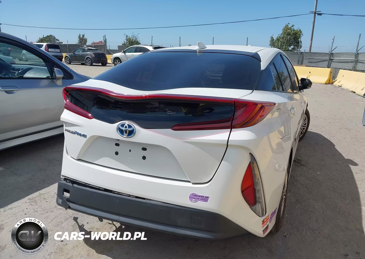 2018 Toyota Prius Prime Premium VIN:JTDKARFP7J3100708 - 4