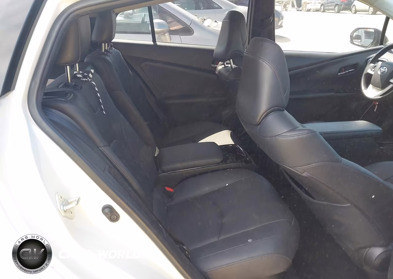 2018 Toyota Prius Prime Premium VIN:JTDKARFP7J3100708 - 8