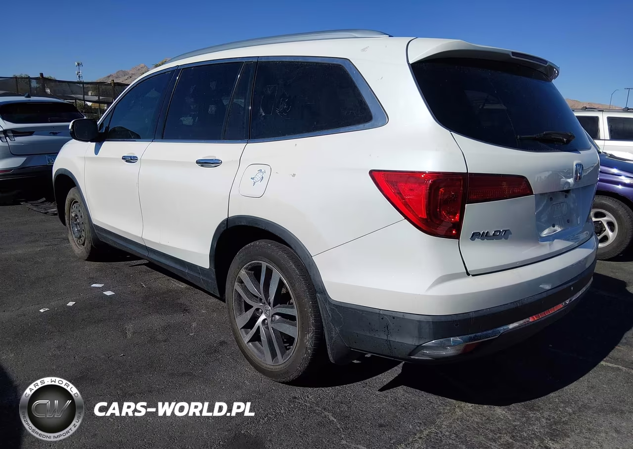 2017 Honda Pilot Touring VIN:5FNYF5H93HB025148 - 3