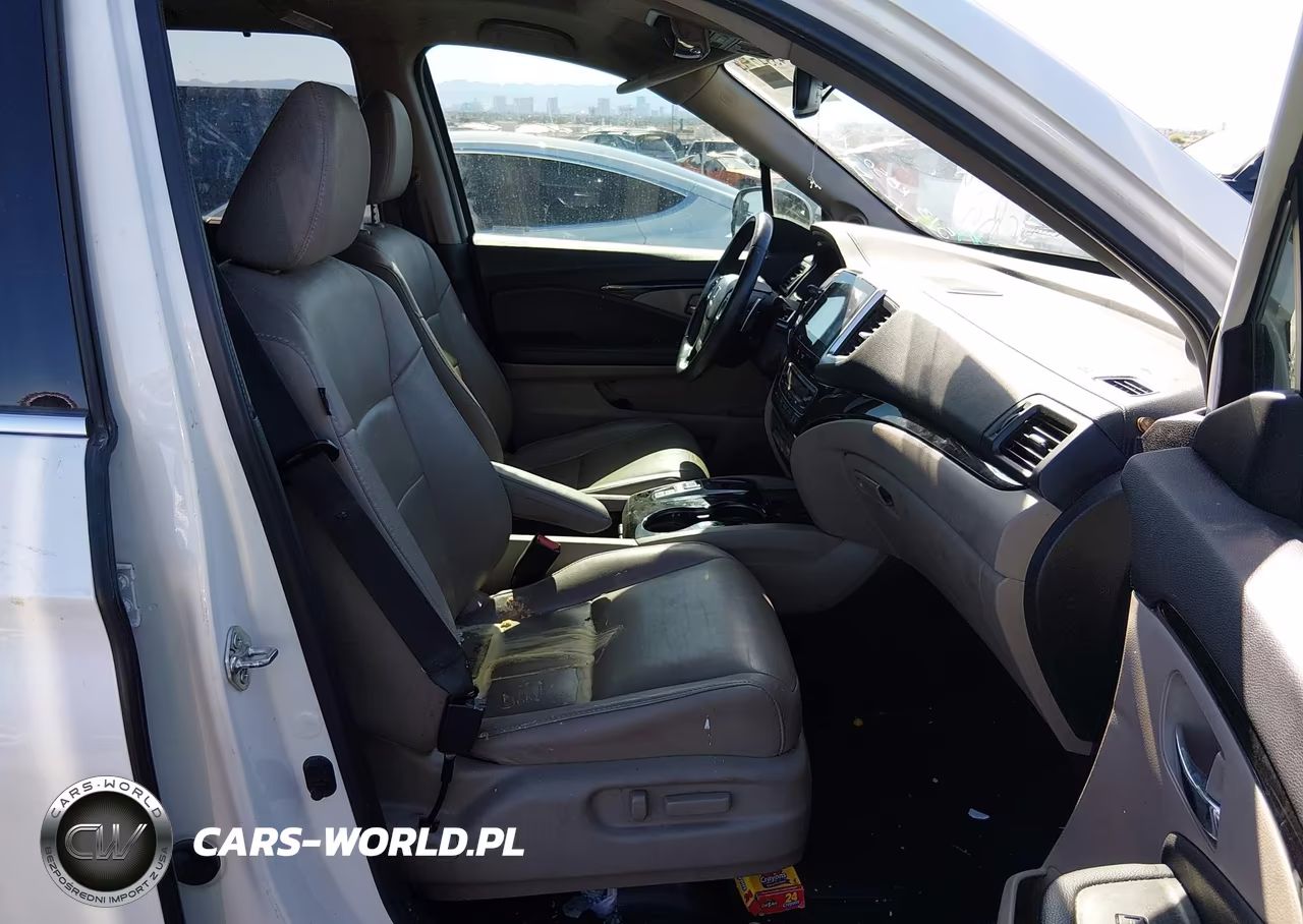 2017 Honda Pilot Touring VIN:5FNYF5H93HB025148 - 5