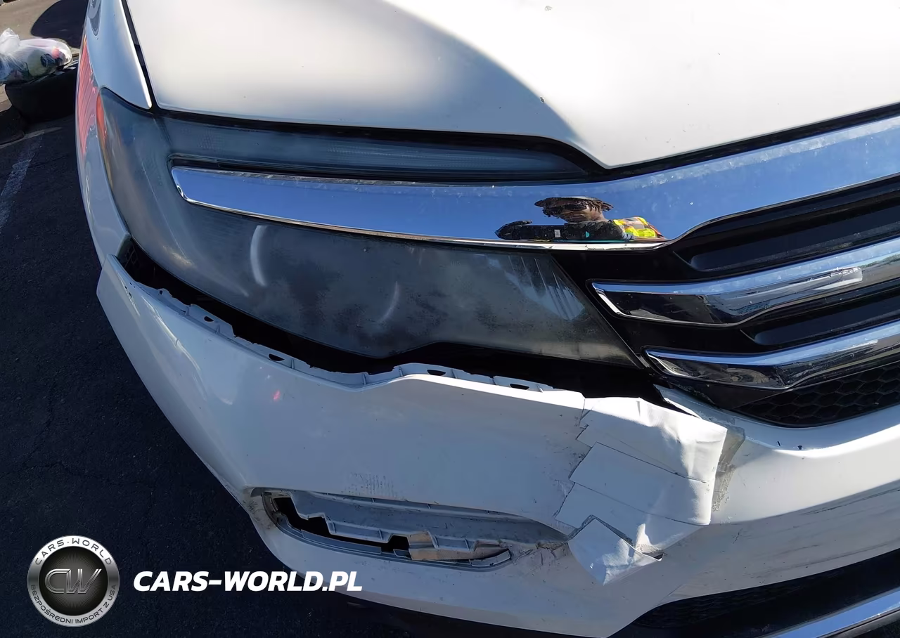 2017 Honda Pilot Touring VIN:5FNYF5H93HB025148 - 6