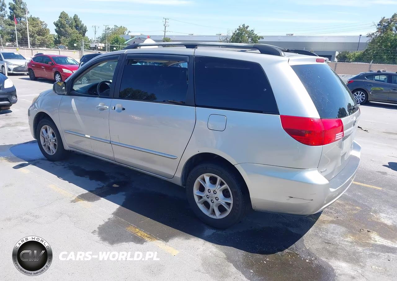 2004 Toyota Sienna Le VIN:5TDBA23C04S003460 - 3