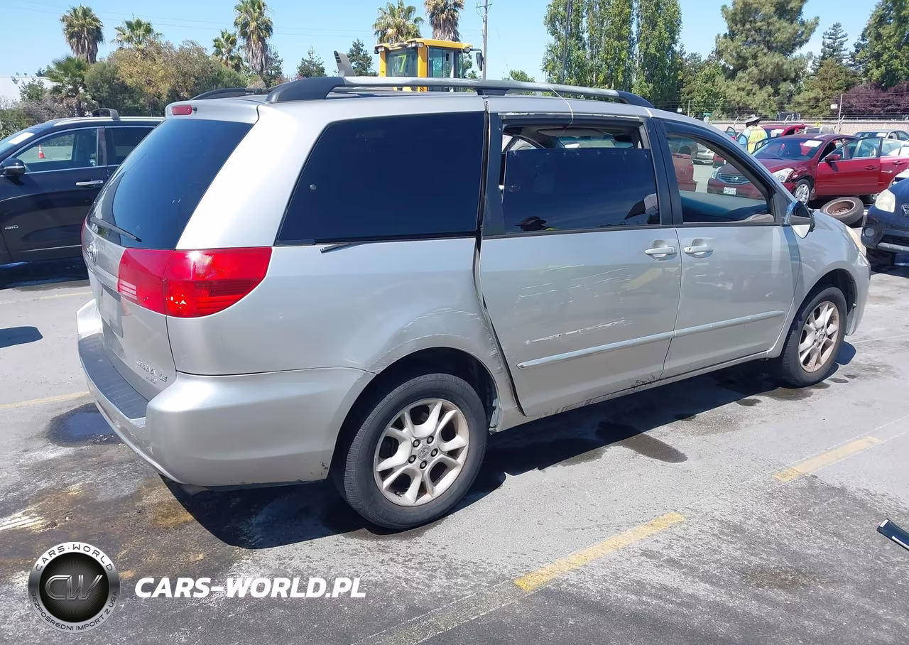 2004 Toyota Sienna Le VIN:5TDBA23C04S003460 - 4